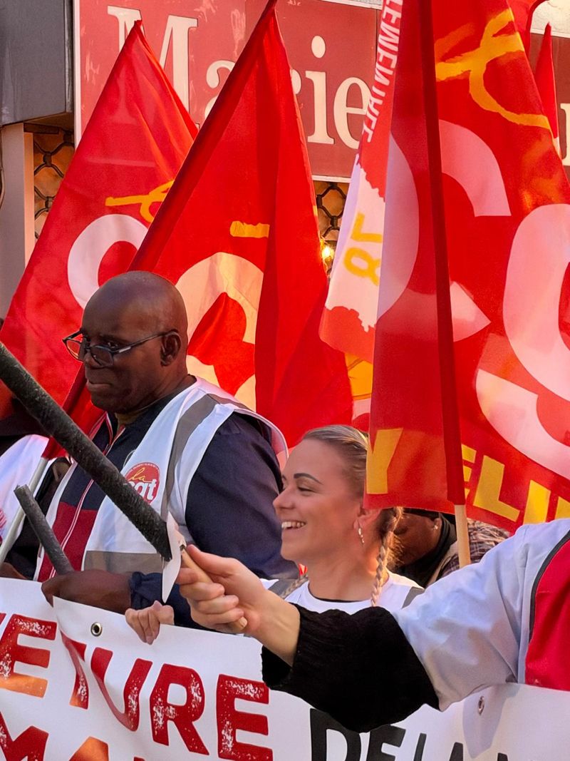 Immense marche aux flambeaux pour sauver l'hôpital des Mureaux !!!!